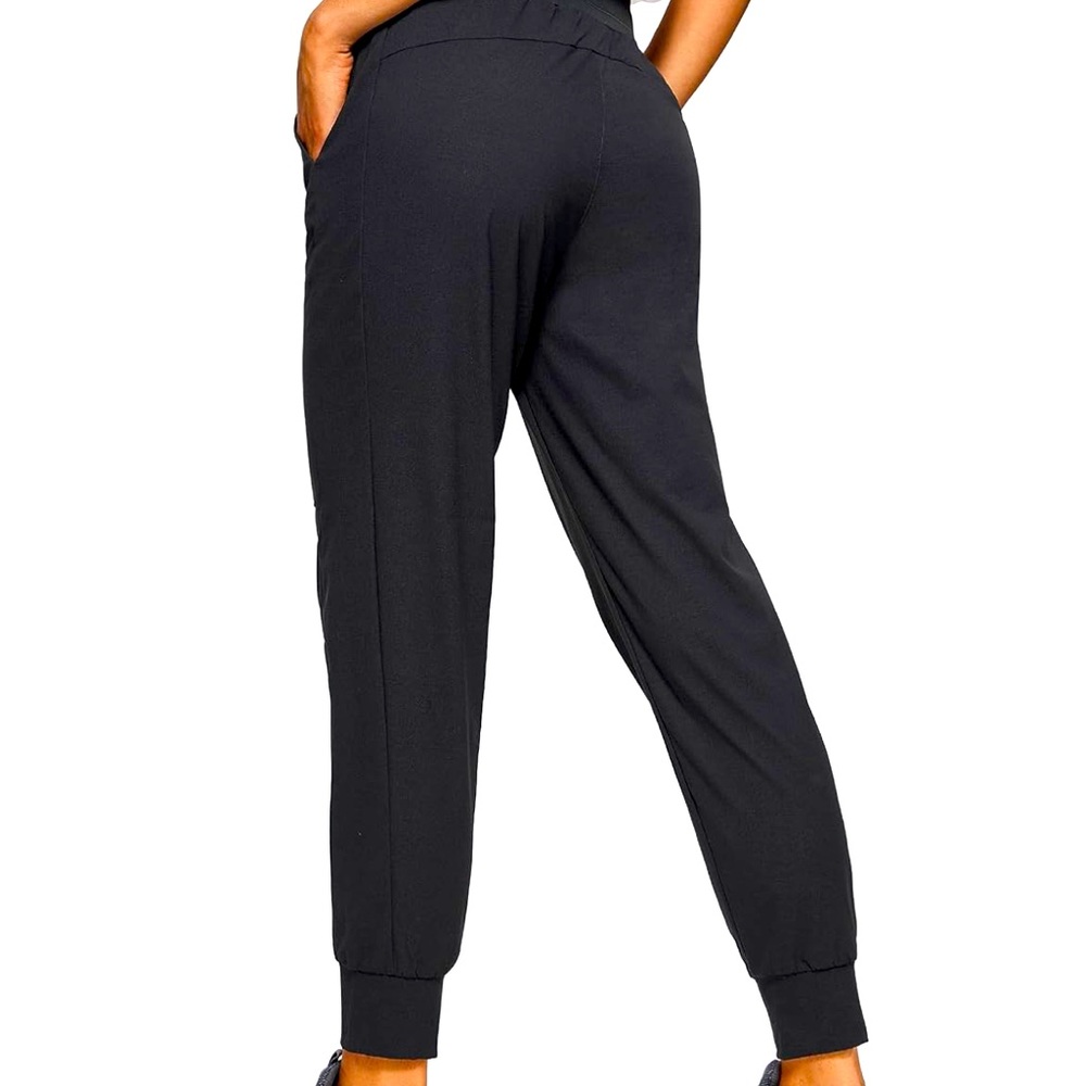 Popular joggers EUC, no rips or damage.  Worn only twice
